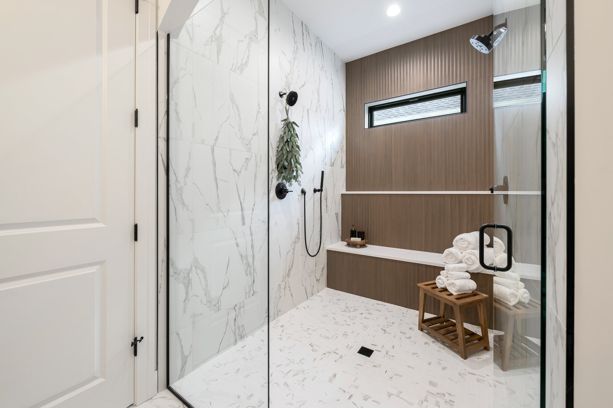 luxury primary bathroom